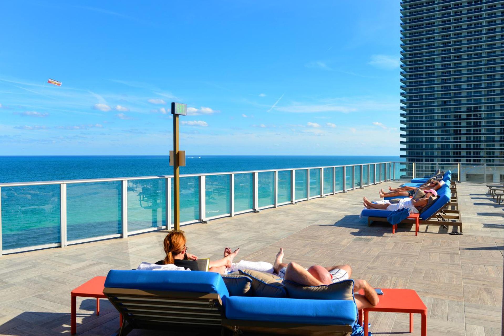 Beachfront Condo With Mesmerizing Views Голлівуд Екстер'єр фото